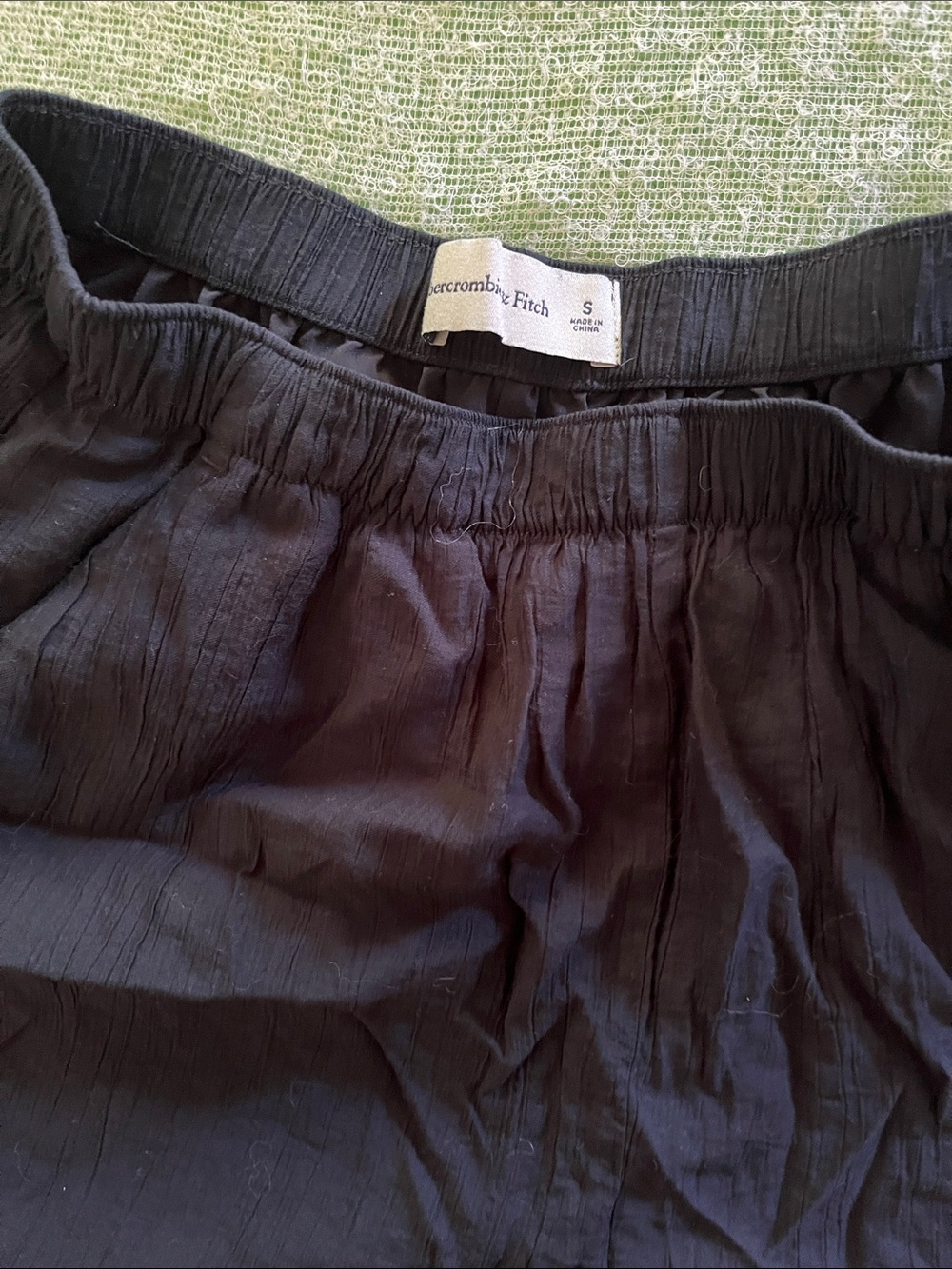 Abercrombie & Fitch Black Crinkle Pull-On Shorts size small